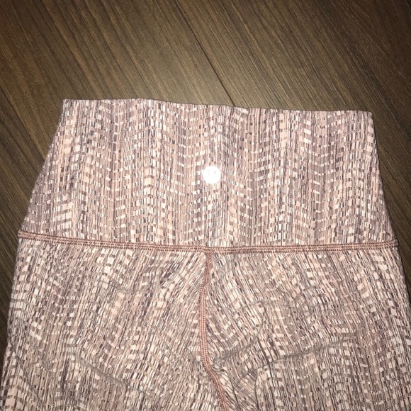 Lululemon Wunder Under Leggings - Picture 3 of 6